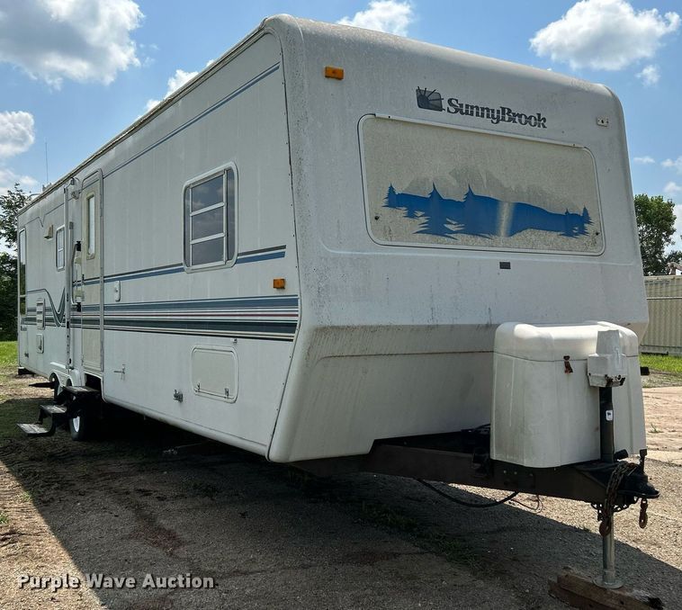 image for item DI7863 2000 Sunnybrook 33BW  camper