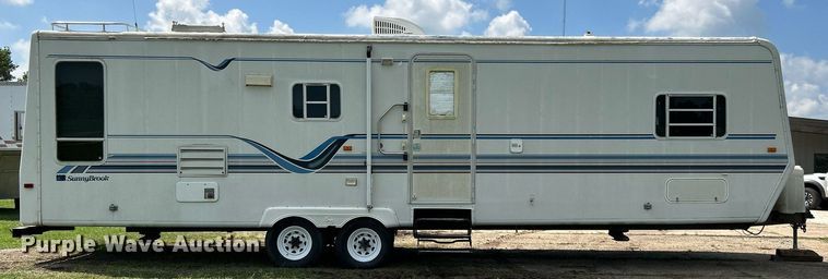 image for item DI7863 2000 Sunnybrook 33BW  camper