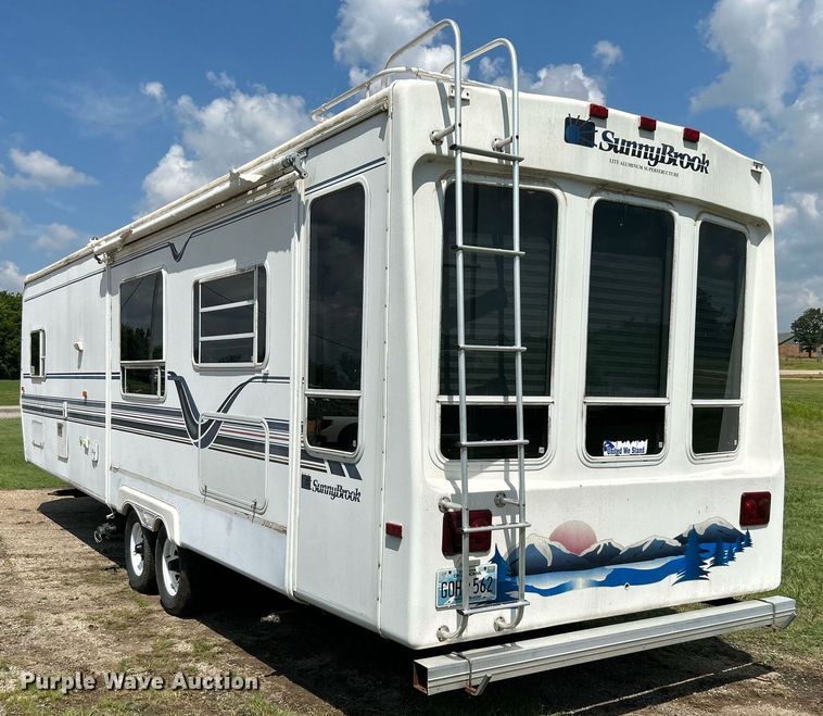 image for item DI7863 2000 Sunnybrook 33BW  camper