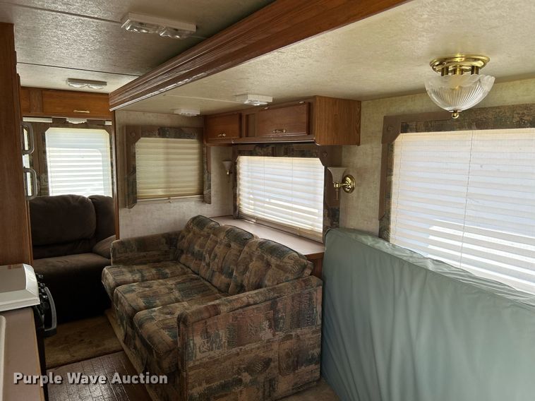 image for item DI7863 2000 Sunnybrook 33BW  camper