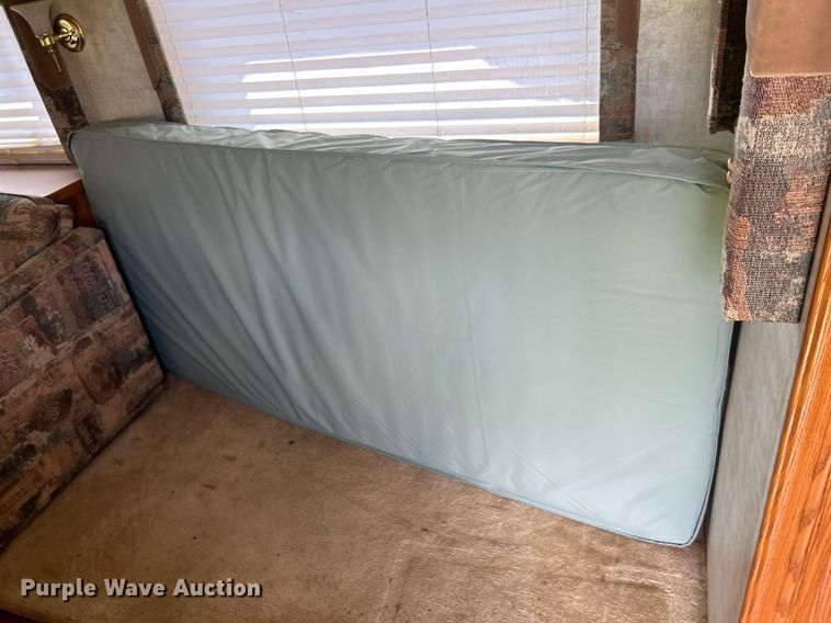 image for item DI7863 2000 Sunnybrook 33BW  camper