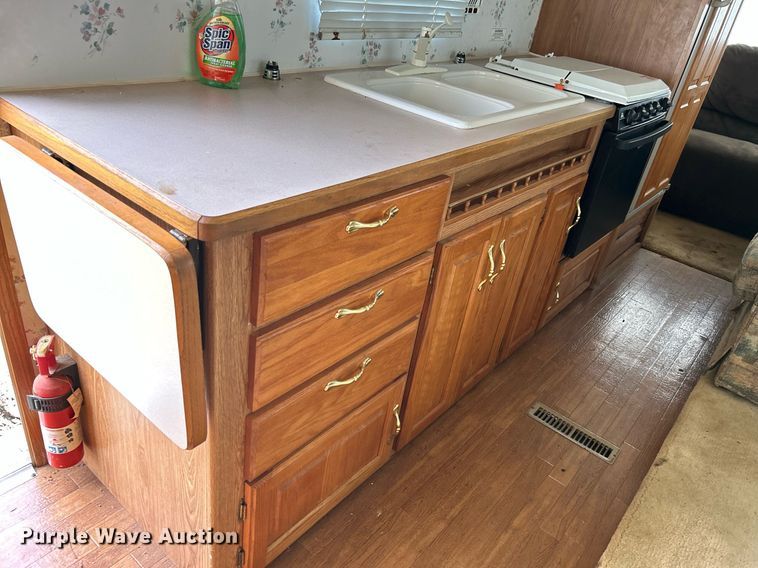 image for item DI7863 2000 Sunnybrook 33BW  camper