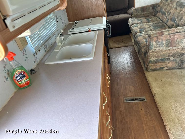 image for item DI7863 2000 Sunnybrook 33BW  camper