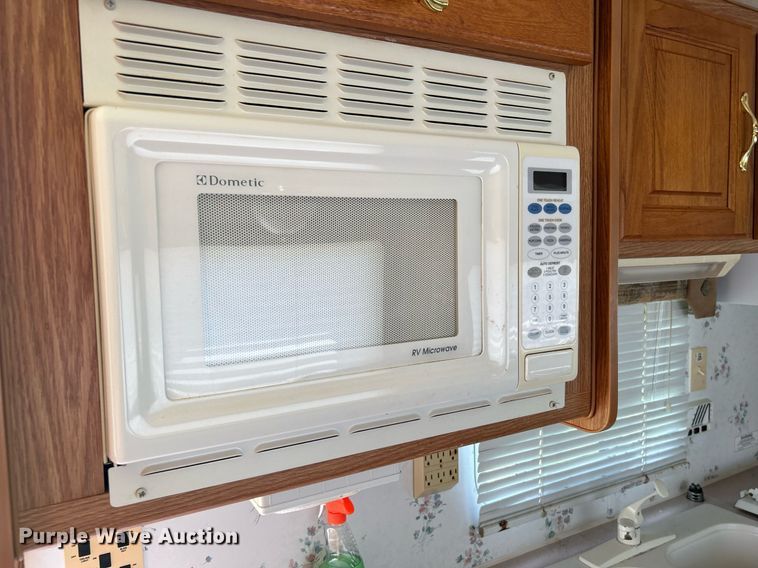 image for item DI7863 2000 Sunnybrook 33BW  camper