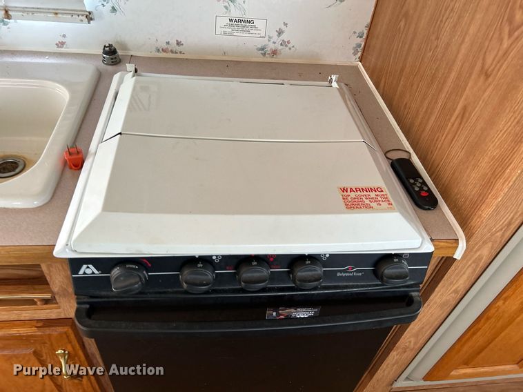 image for item DI7863 2000 Sunnybrook 33BW  camper