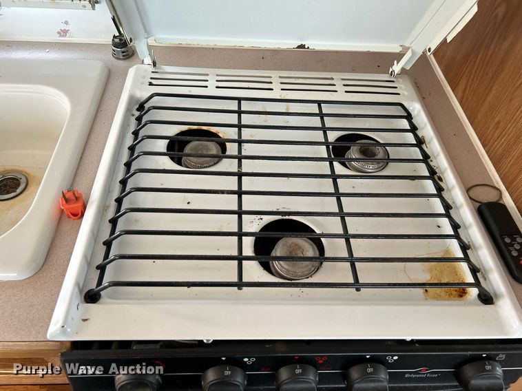 image for item DI7863 2000 Sunnybrook 33BW  camper