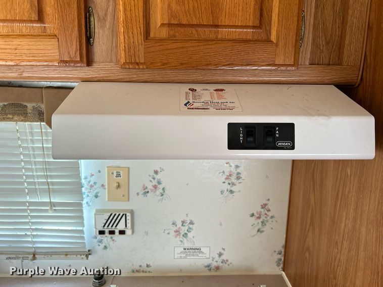 image for item DI7863 2000 Sunnybrook 33BW  camper