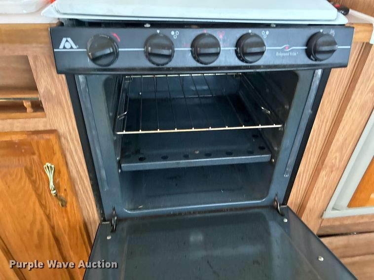 image for item DI7863 2000 Sunnybrook 33BW  camper