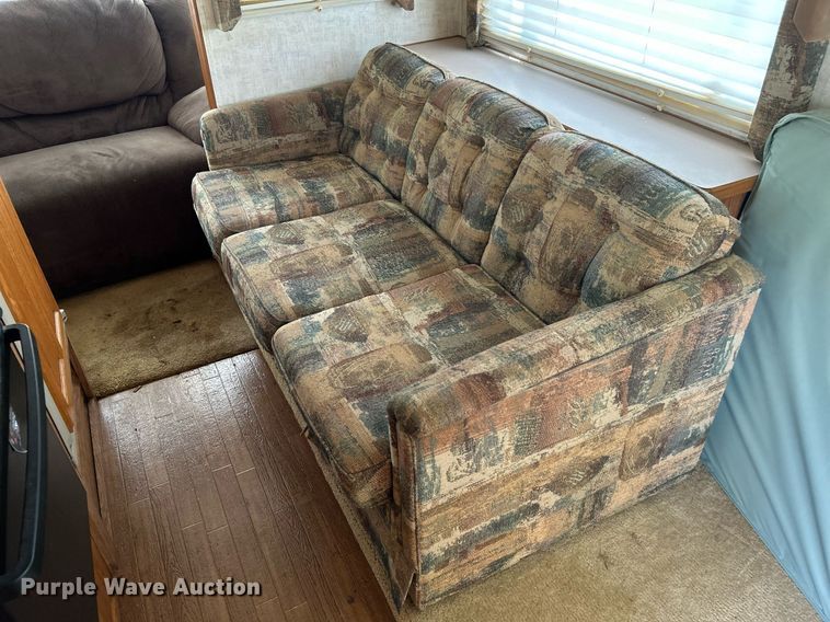 image for item DI7863 2000 Sunnybrook 33BW  camper