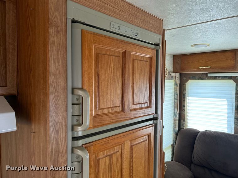 image for item DI7863 2000 Sunnybrook 33BW  camper