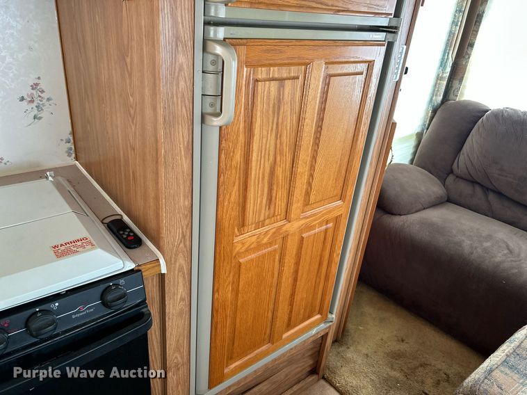 image for item DI7863 2000 Sunnybrook 33BW  camper