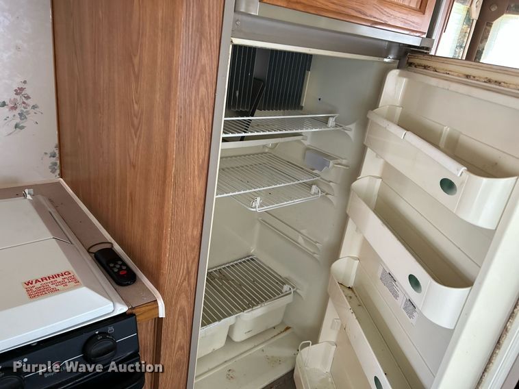 image for item DI7863 2000 Sunnybrook 33BW  camper