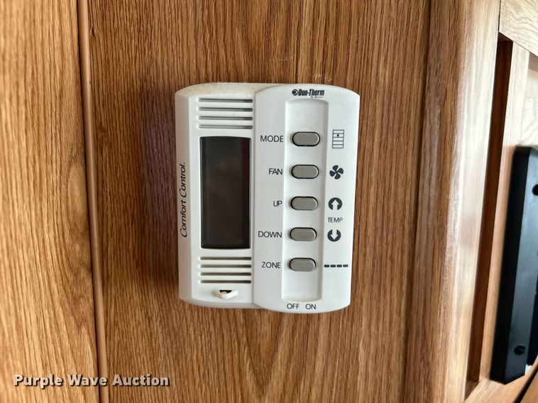 image for item DI7863 2000 Sunnybrook 33BW  camper