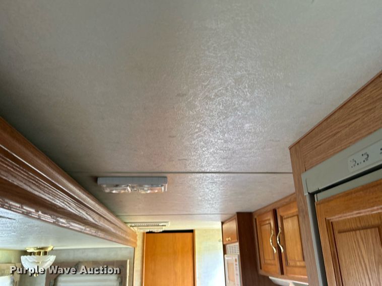 image for item DI7863 2000 Sunnybrook 33BW  camper