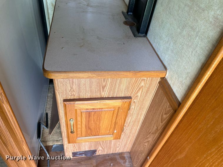 image for item DI7863 2000 Sunnybrook 33BW  camper