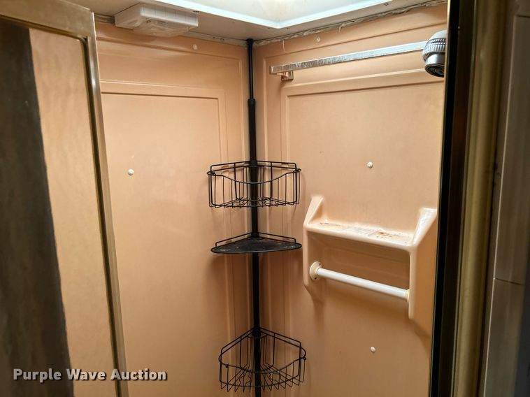 image for item DI7863 2000 Sunnybrook 33BW  camper