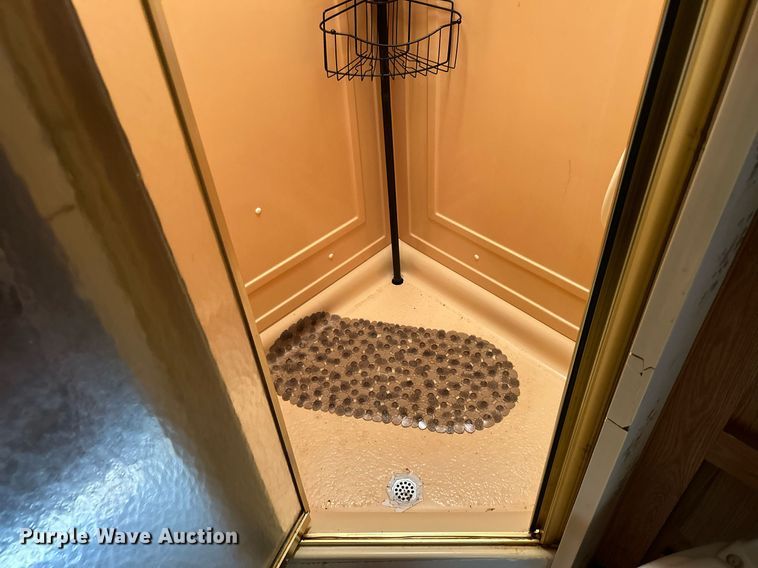 image for item DI7863 2000 Sunnybrook 33BW  camper