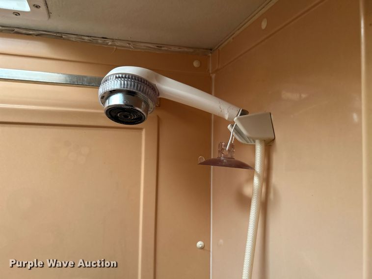 image for item DI7863 2000 Sunnybrook 33BW  camper