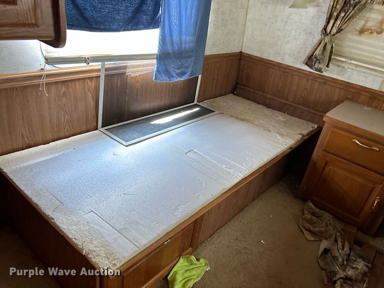 image for item DI7863 2000 Sunnybrook 33BW  camper