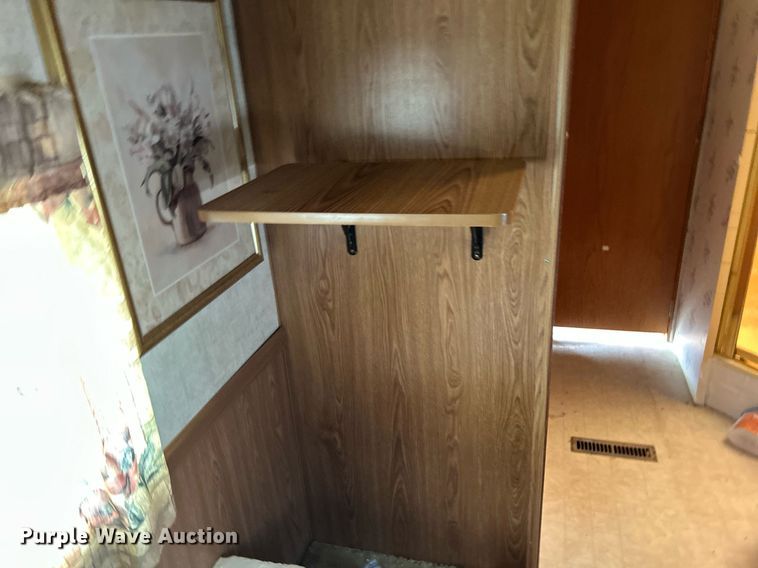 image for item DI7863 2000 Sunnybrook 33BW  camper