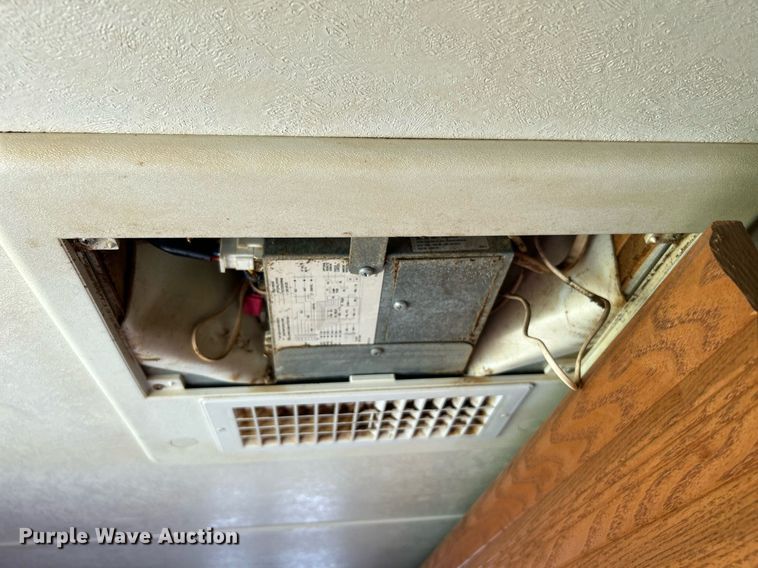 image for item DI7863 2000 Sunnybrook 33BW  camper