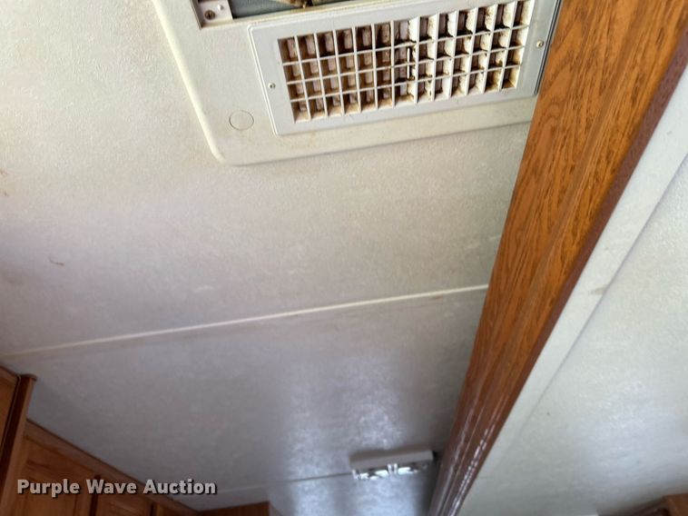 image for item DI7863 2000 Sunnybrook 33BW  camper