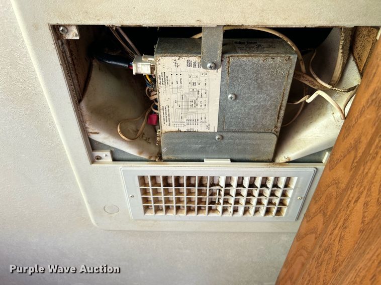 image for item DI7863 2000 Sunnybrook 33BW  camper