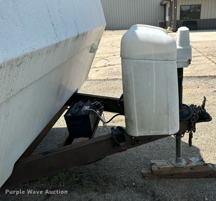 image for item DI7863 2000 Sunnybrook 33BW  camper