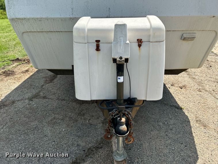 image for item DI7863 2000 Sunnybrook 33BW  camper