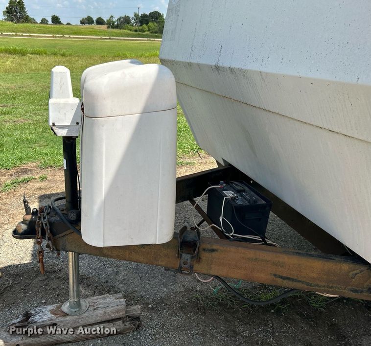 image for item DI7863 2000 Sunnybrook 33BW  camper