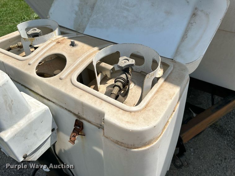 image for item DI7863 2000 Sunnybrook 33BW  camper