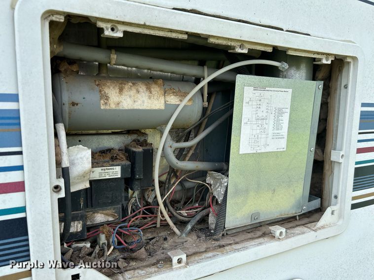 image for item DI7863 2000 Sunnybrook 33BW  camper