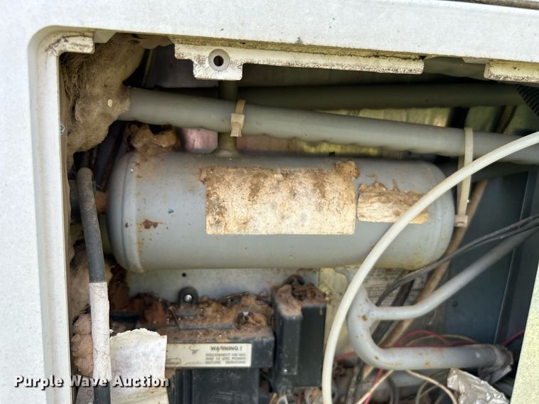 image for item DI7863 2000 Sunnybrook 33BW  camper