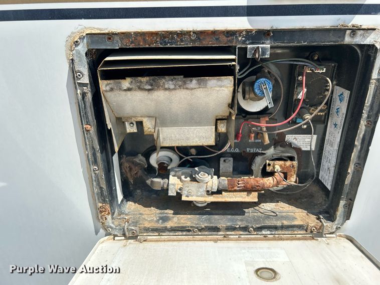 image for item DI7863 2000 Sunnybrook 33BW  camper