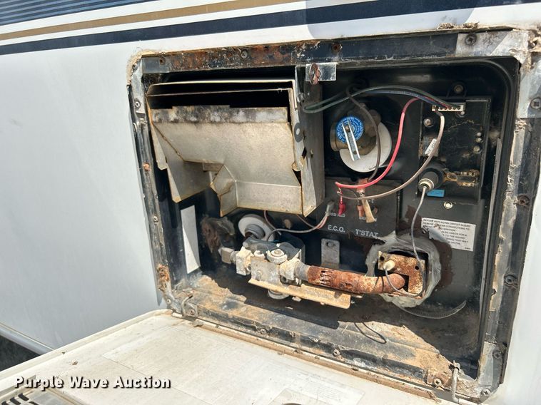 image for item DI7863 2000 Sunnybrook 33BW  camper