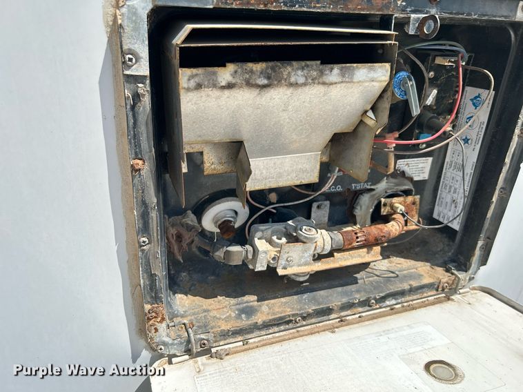 image for item DI7863 2000 Sunnybrook 33BW  camper