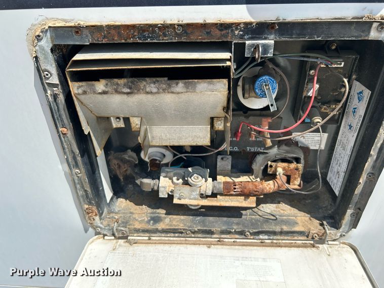 image for item DI7863 2000 Sunnybrook 33BW  camper