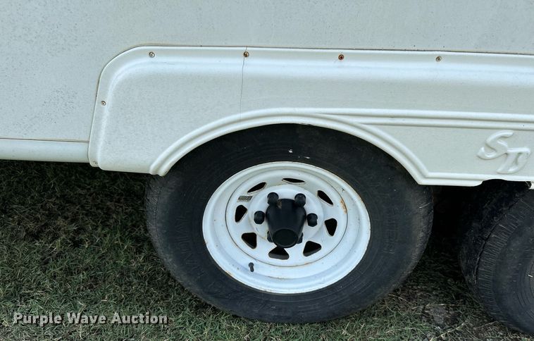 image for item DI7863 2000 Sunnybrook 33BW  camper