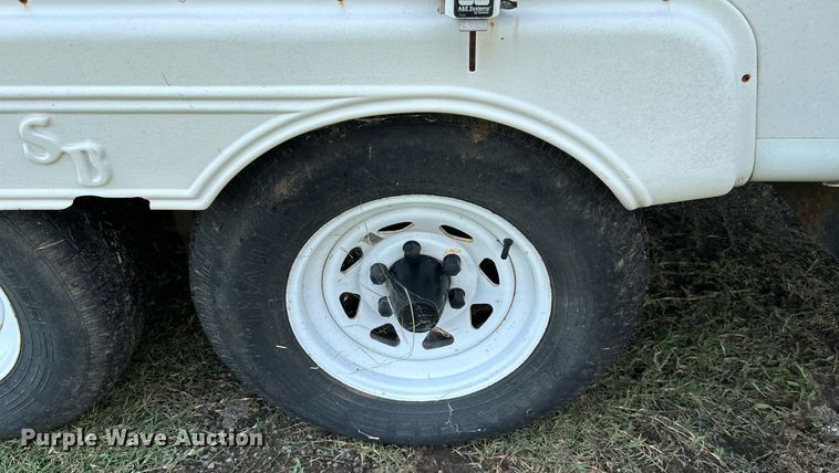 image for item DI7863 2000 Sunnybrook 33BW  camper