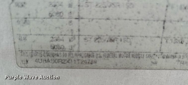 image for item DI7863 2000 Sunnybrook 33BW  camper