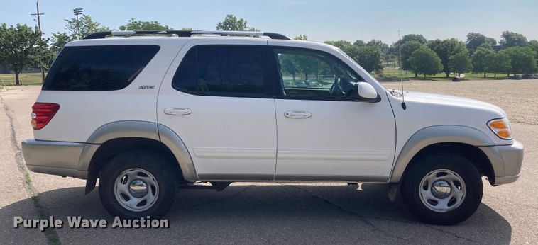 image for item DJ6177 2001 Toyota Sequoia  SUV