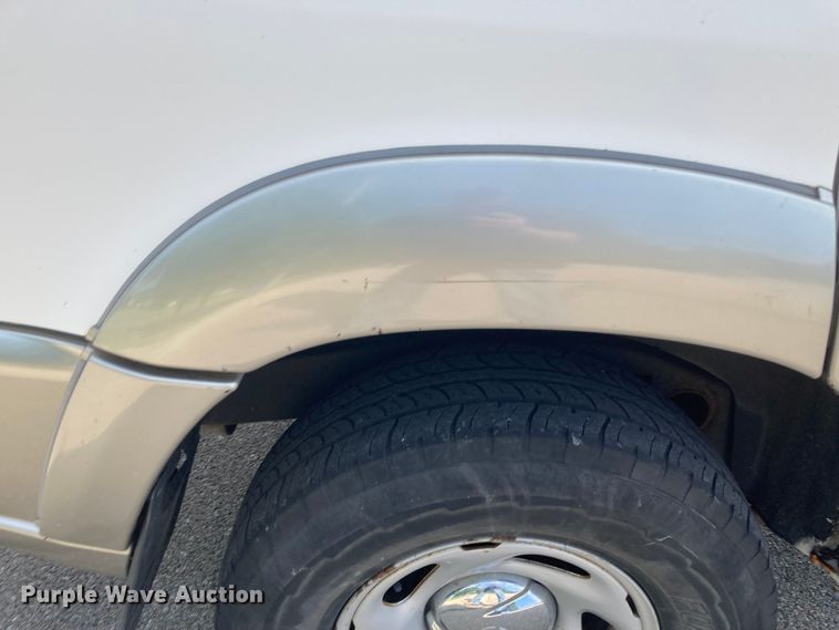 image for item DJ6177 2001 Toyota Sequoia  SUV