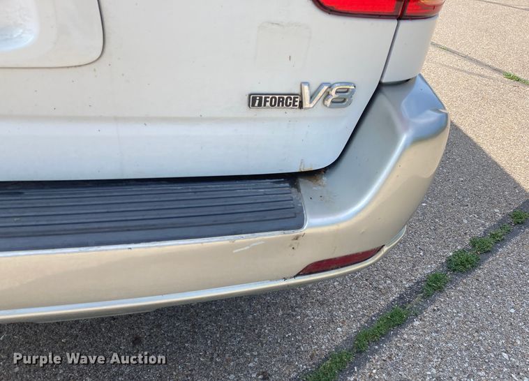 image for item DJ6177 2001 Toyota Sequoia  SUV