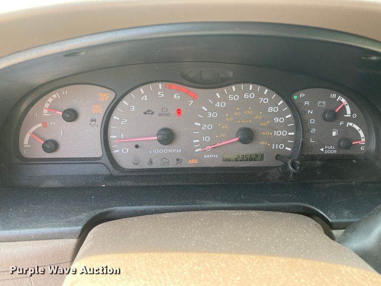 image for item DJ6177 2001 Toyota Sequoia  SUV