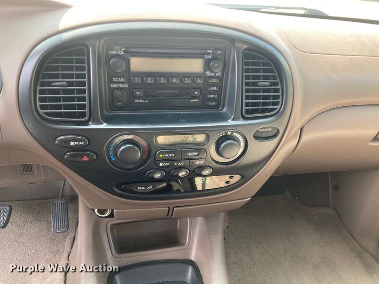 image for item DJ6177 2001 Toyota Sequoia  SUV