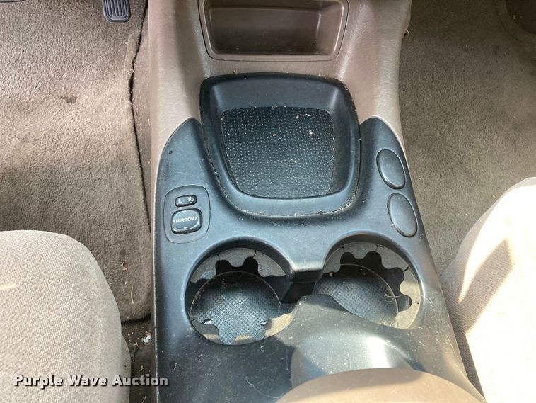 image for item DJ6177 2001 Toyota Sequoia  SUV