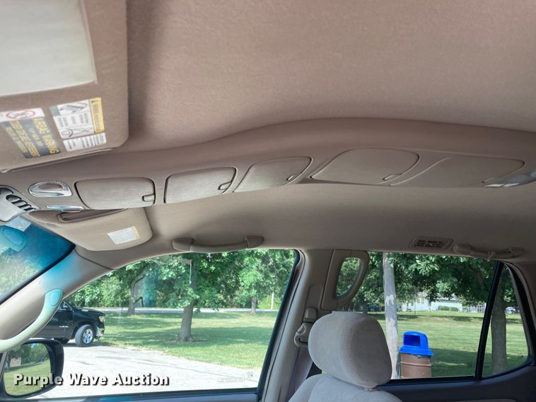 image for item DJ6177 2001 Toyota Sequoia  SUV