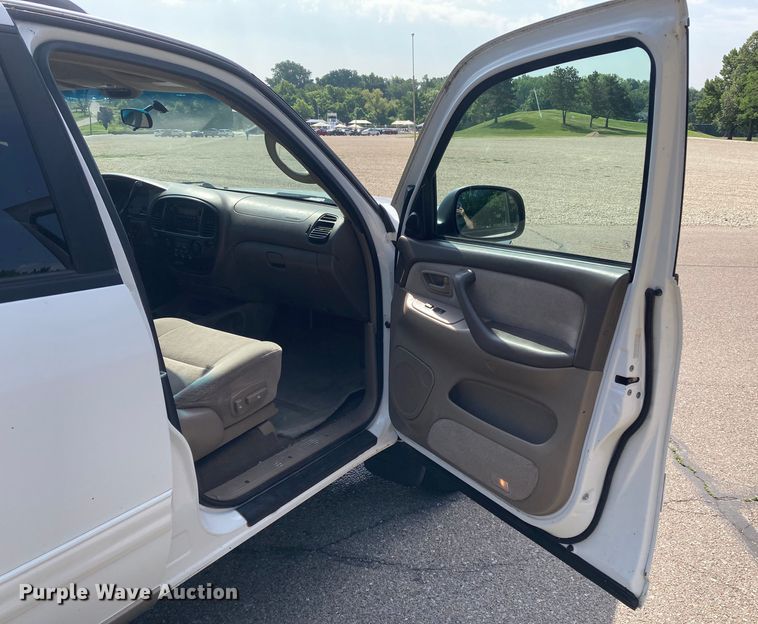 image for item DJ6177 2001 Toyota Sequoia  SUV