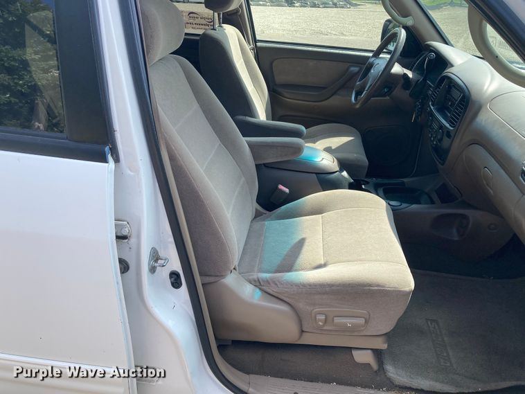 image for item DJ6177 2001 Toyota Sequoia  SUV