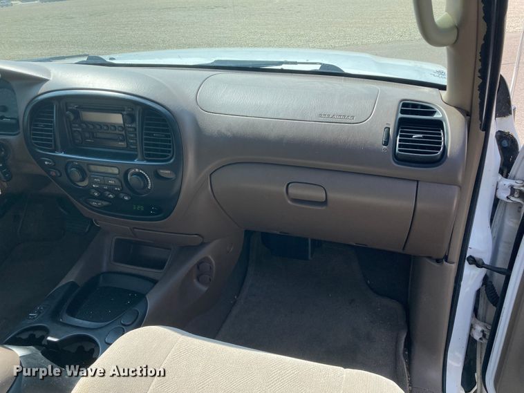 image for item DJ6177 2001 Toyota Sequoia  SUV